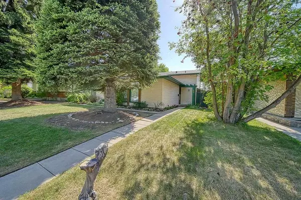 Calgary, AB T2X 1A6,56 Midlawn PL SE