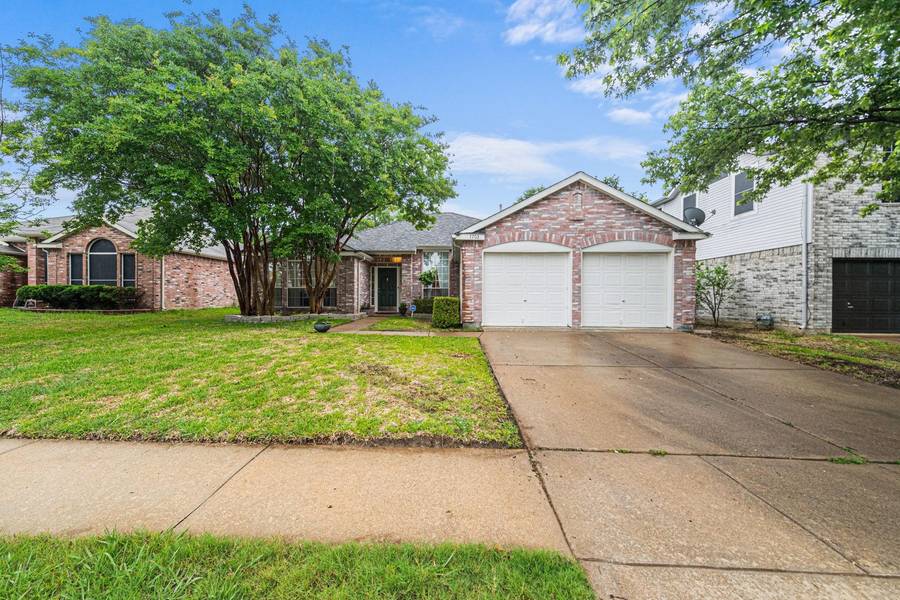 7703 Albany Lane, Arlington, TX 76002