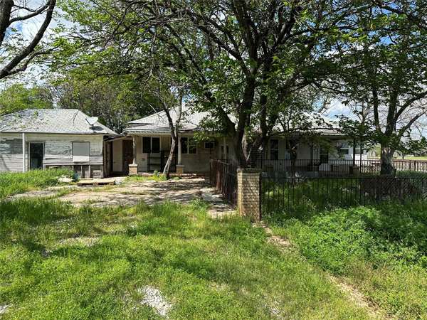 225 W Front Street,  Sunset,  TX 76270