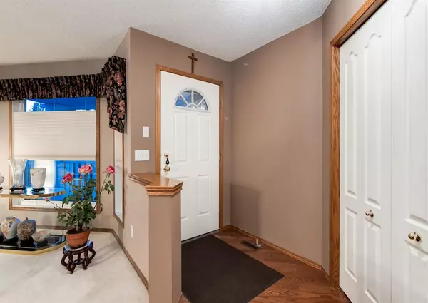 Calgary, AB T3L 1Y3,226 Sceptre Close NW