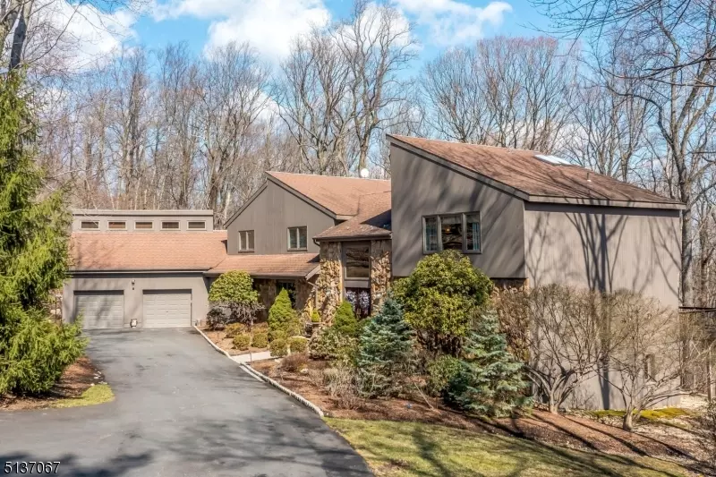 845 Shadow Ridge Rd, Franklin Lakes Boro, NJ 07417