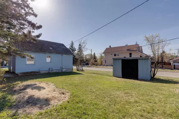 Calgary, AB T3E 2Z6,2439 26 ST SW