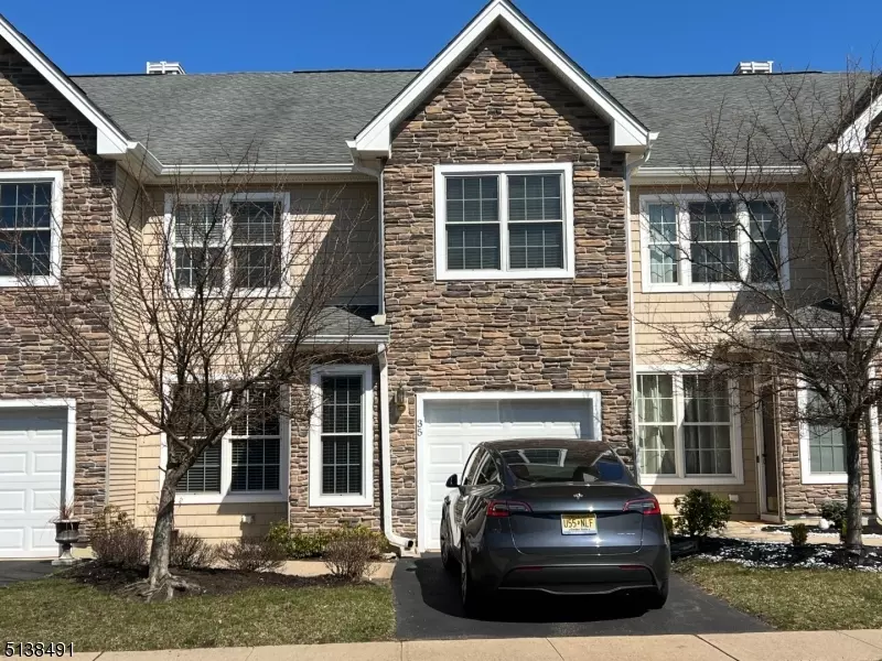 35 Osprey Dr, Old Bridge Twp., NJ 08857