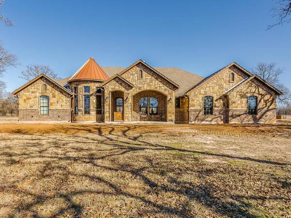 233 Timber Oaks Court, Bowie, TX 76230