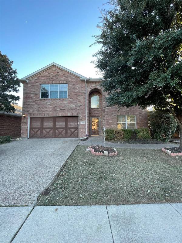 2704 Albatross Lane, Fort Worth, TX 76177