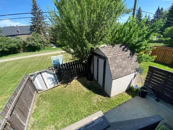 Calgary, AB T2V4E4,126 Oaktree LN SW