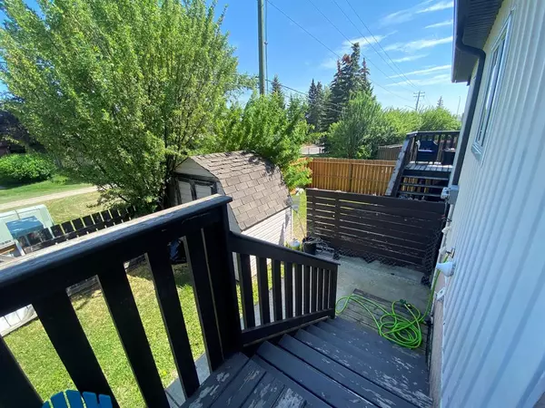 Calgary, AB T2V4E4,126 Oaktree LN SW