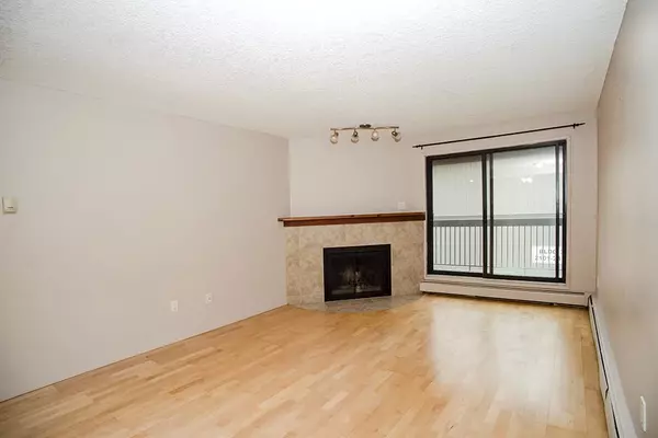 Calgary, AB T2W 5H1,13045 6 ST SW #1312