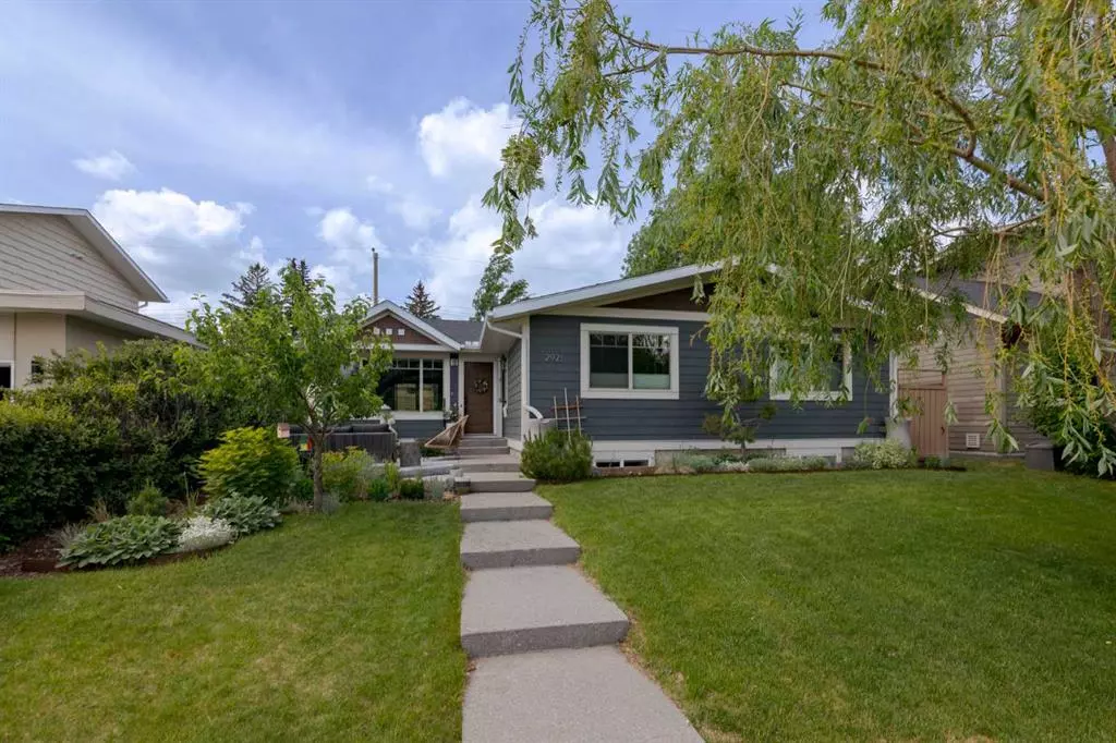 Calgary, AB T3E 5W8,2921 Lathom CRES SW