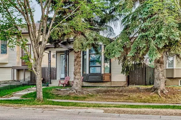 Calgary, AB T3J2R9,163 Taradale DR NE