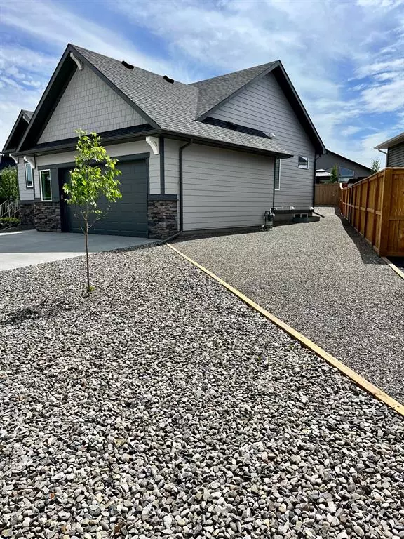 Diamond Valley, AB T0L 0H0,151 Riverwood CRES SW