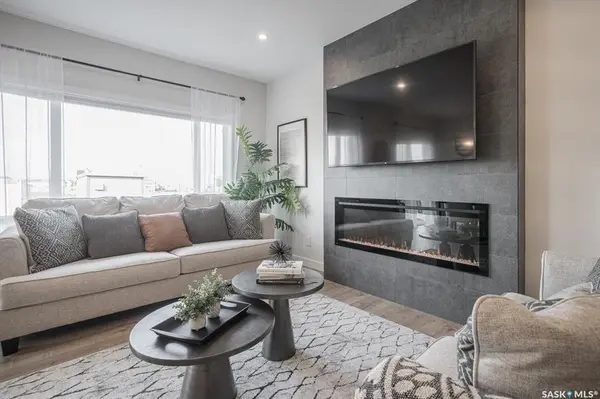 102 keith WAY, Saskatoon, SK S7V 0P4