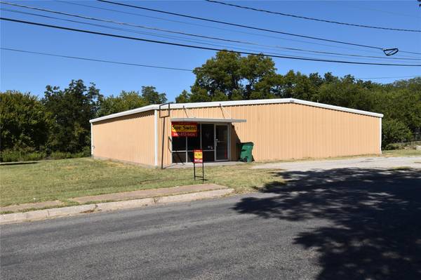 206 N Matthews Street, Bowie, TX 76230