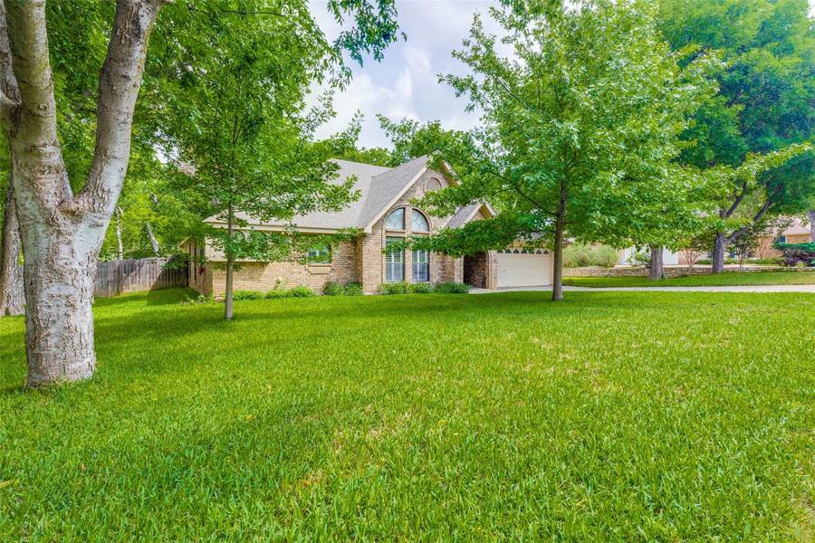 6216 Canyon Trail, Lake Worth, TX 76135