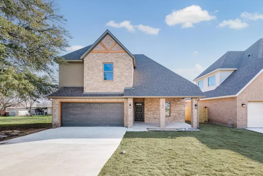 102 Hackberry Lane, Roanoke, TX 76262