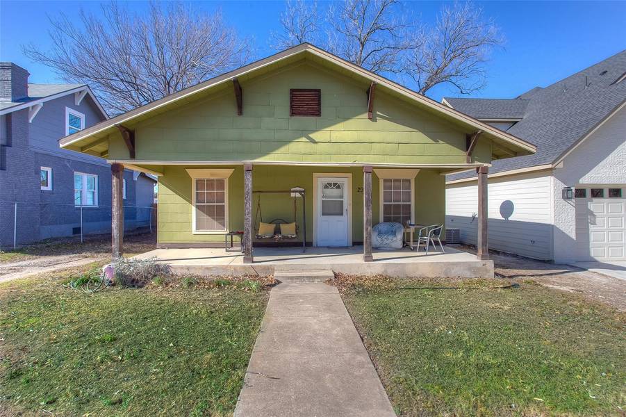 2904 8th Avenue, Fort Worth, TX 76110