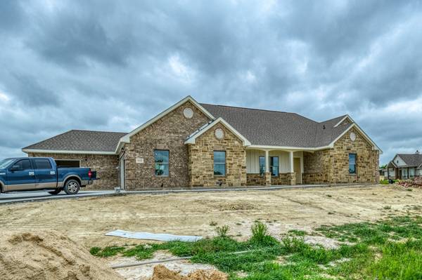 105 Kathy Stephens Avenue, Springtown, TX 76082