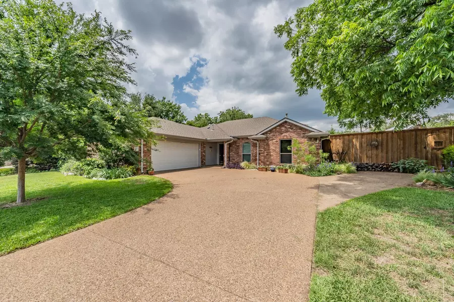 1703 Dunn Street, Grapevine, TX 76051