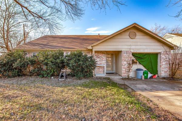 735 W Crossland Boulevard, Grand Prairie, TX 75052