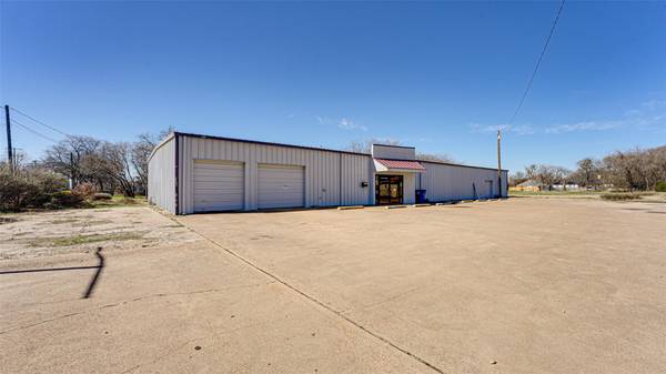 1004 W Lampasas Street, Ennis, TX 75119