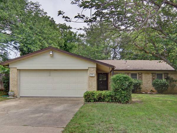 544 NW Tarrant Avenue, Burleson, TX 76028