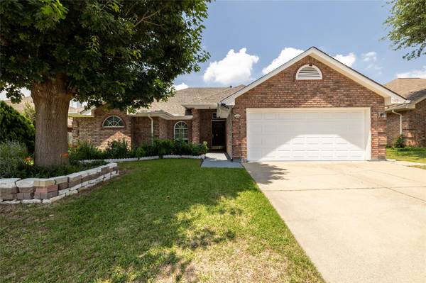 7305 Amber Drive, Watauga, TX 76148