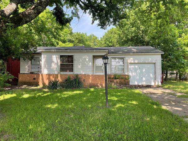 1305 Lynn Street, Bonham, TX 75418