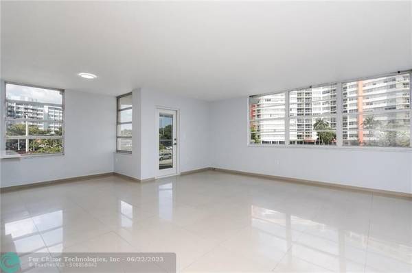 North Miami Beach, FL 33179,1351 NE Miami Gardens Drive  #226e