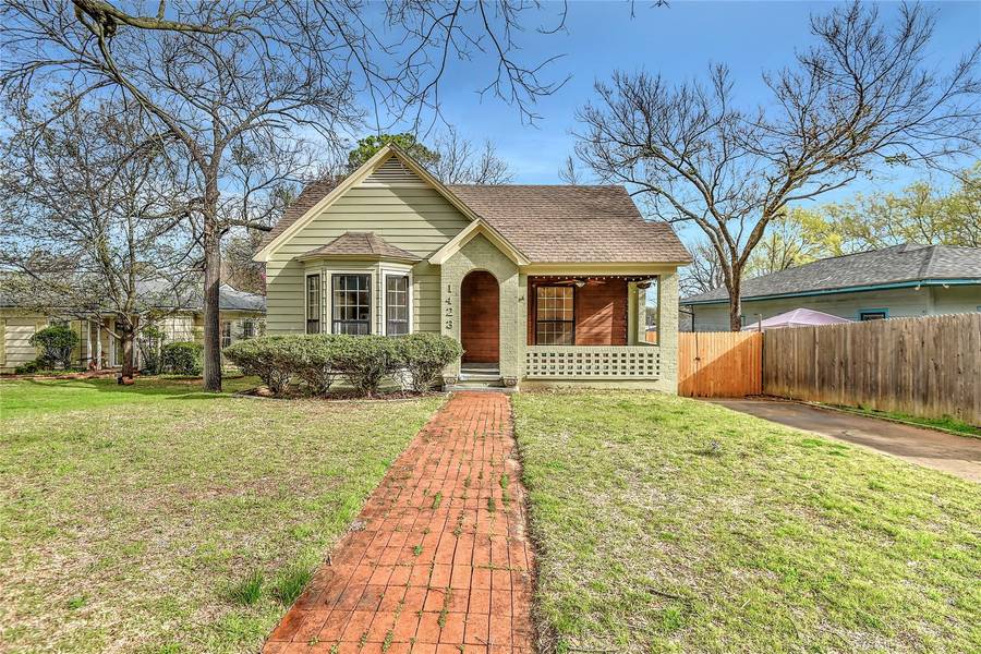 1423 W Gandy Street, Denison, TX 75020