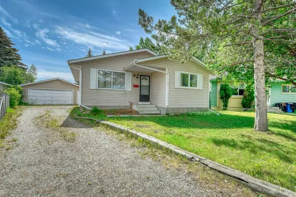 Calgary, AB T3J 1G9,28 Falmead Close NE