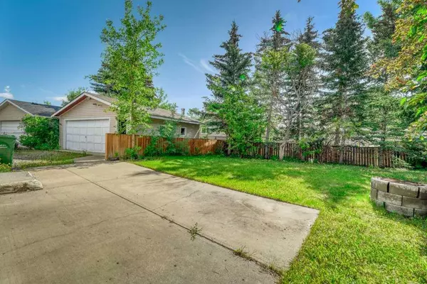 Calgary, AB T3J 1G9,28 Falmead Close NE