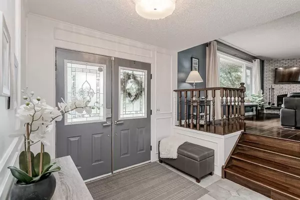 Calgary, AB T3B 3T5,260 Silver Ridge CRES NW