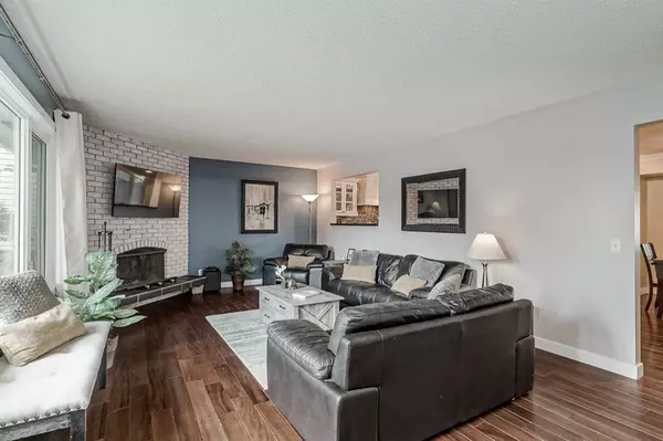 Calgary, AB T3B 3T5,260 Silver Ridge CRES NW