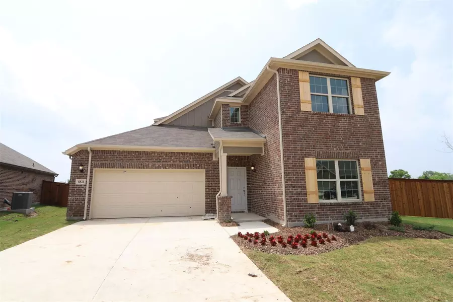 8821 Lantana Meadow Drive, Fort Worth, TX 76131