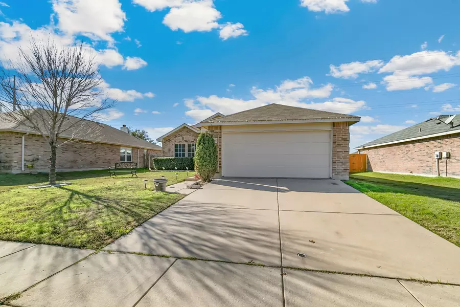 12609 Pricklybranch Drive, Fort Worth, TX 76244