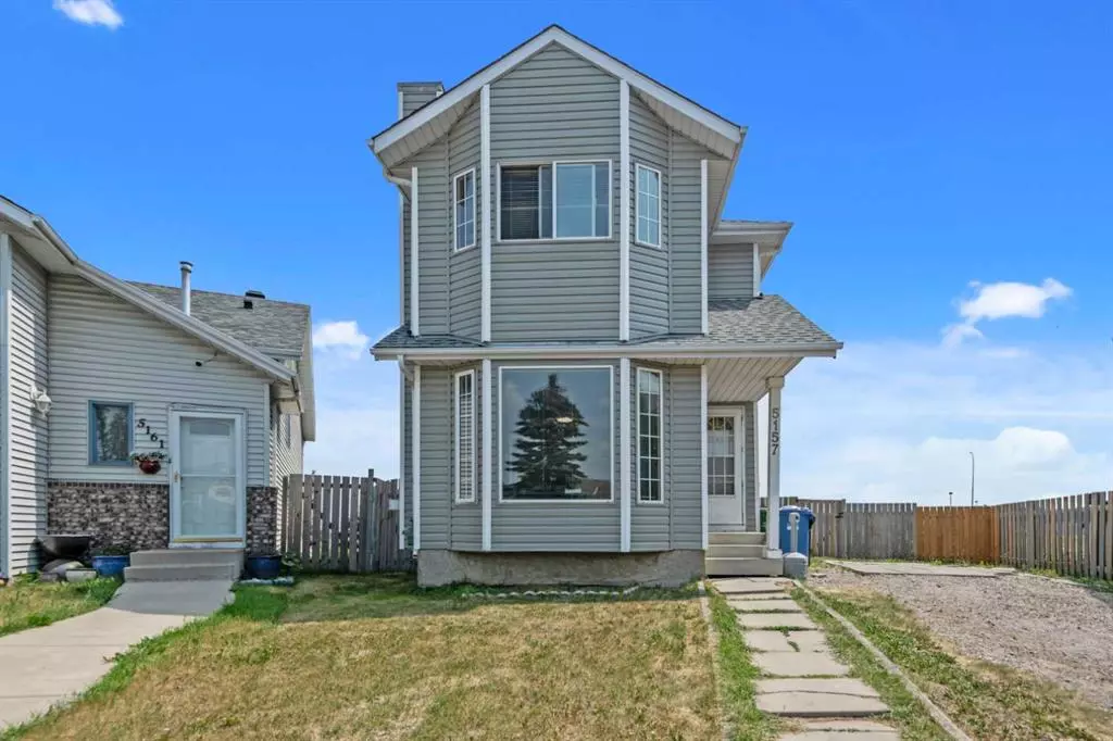 Calgary, AB t2b3h5,5157 Erin PL SE