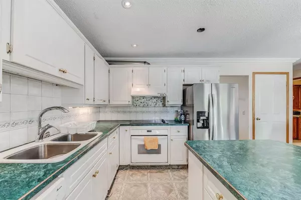 Calgary, AB T3K 1L1,184 Bedford CIR NE