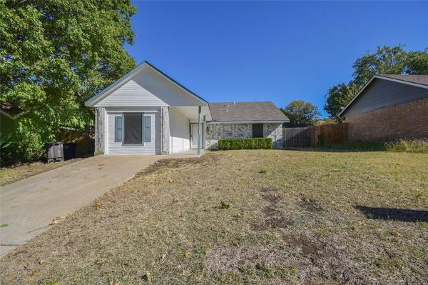 10136 Lone Eagle Drive, Fort Worth, TX 76108