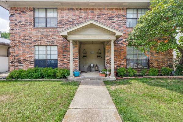 3909-3911 Bunting Avenue, Fort Worth, TX 76107