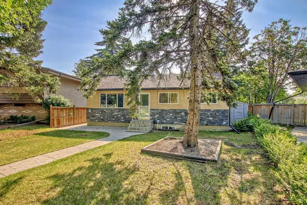 Calgary, AB T2B 1P6,1946 Cottonwood CRES SE