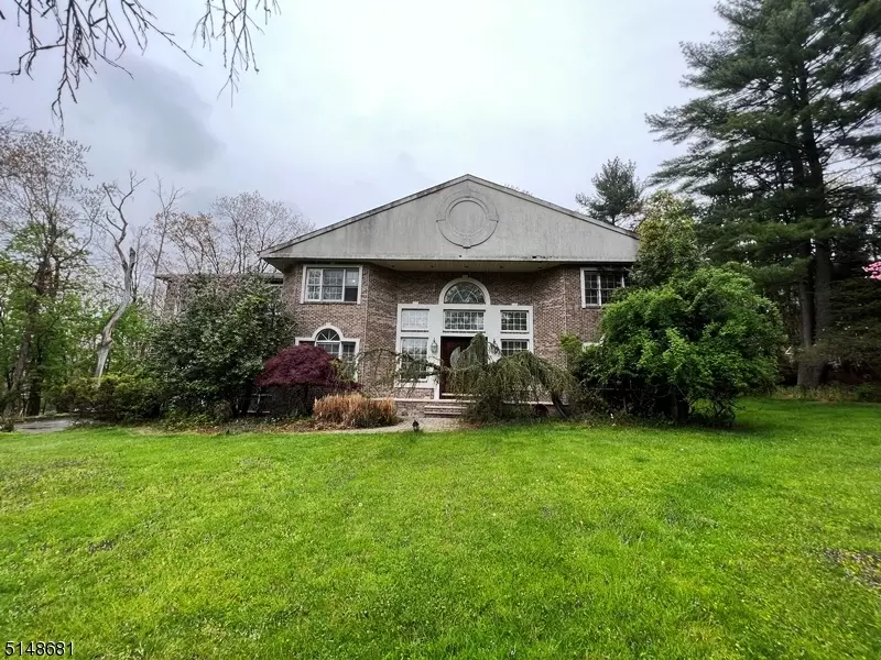 9 Harvey Ln, Upper Saddle River Boro, NJ 07458