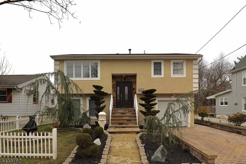 2088 Price St, Rahway City, NJ 07065