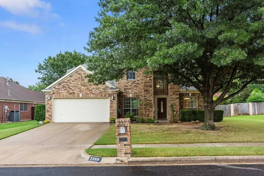 7308 Crabtree Lane, North Richland Hills, TX 76182