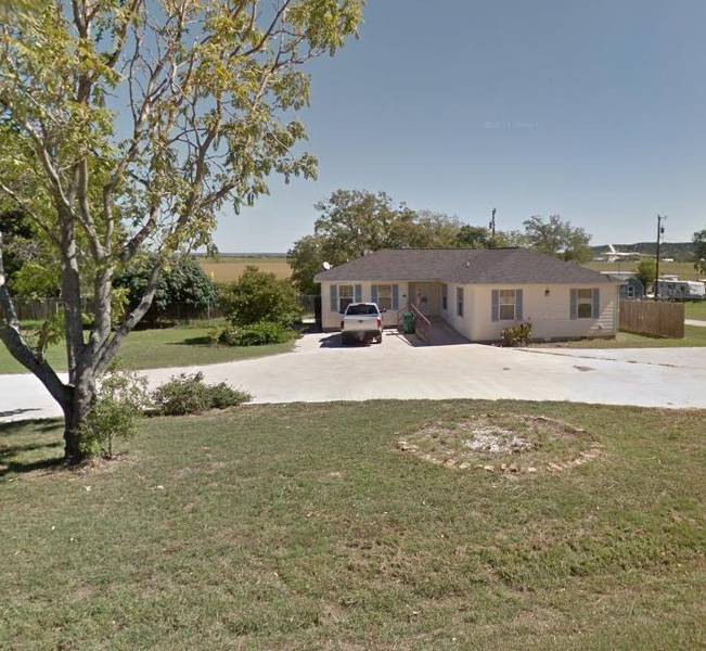 701 N 2nd Street, Cranfills Gap, TX 76637