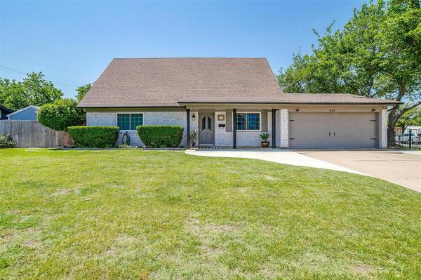 337 Jayellen Avenue, Burleson, TX 76028