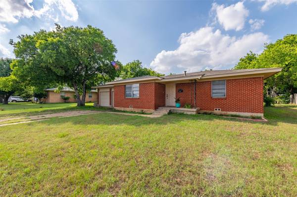 604 Vaughn Avenue,  Everman,  TX 76140