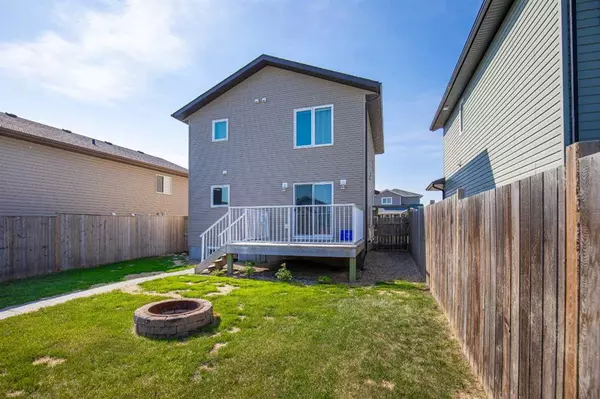 Blackfalds, AB T4M 0J5,87 Almond Crescent