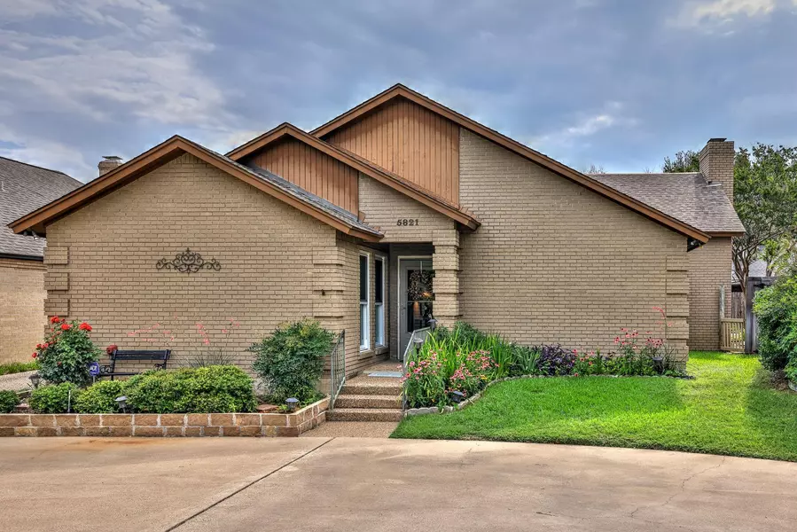 5821 Ridgerock Court, Fort Worth, TX 76132