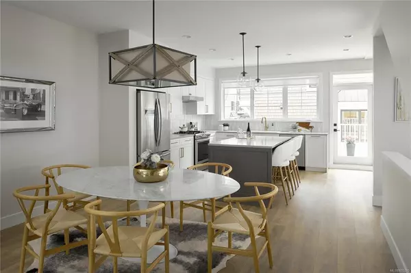 Saanich, BC V8R 2P3,1810 Kings Rd #2