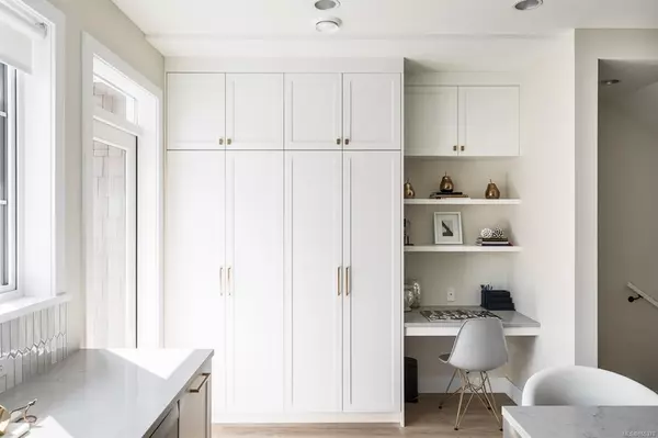 Saanich, BC V8R 2P3,1810 Kings Rd #2